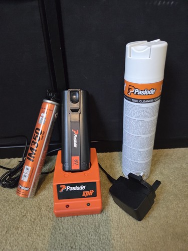 Paslode battery charger - ,,